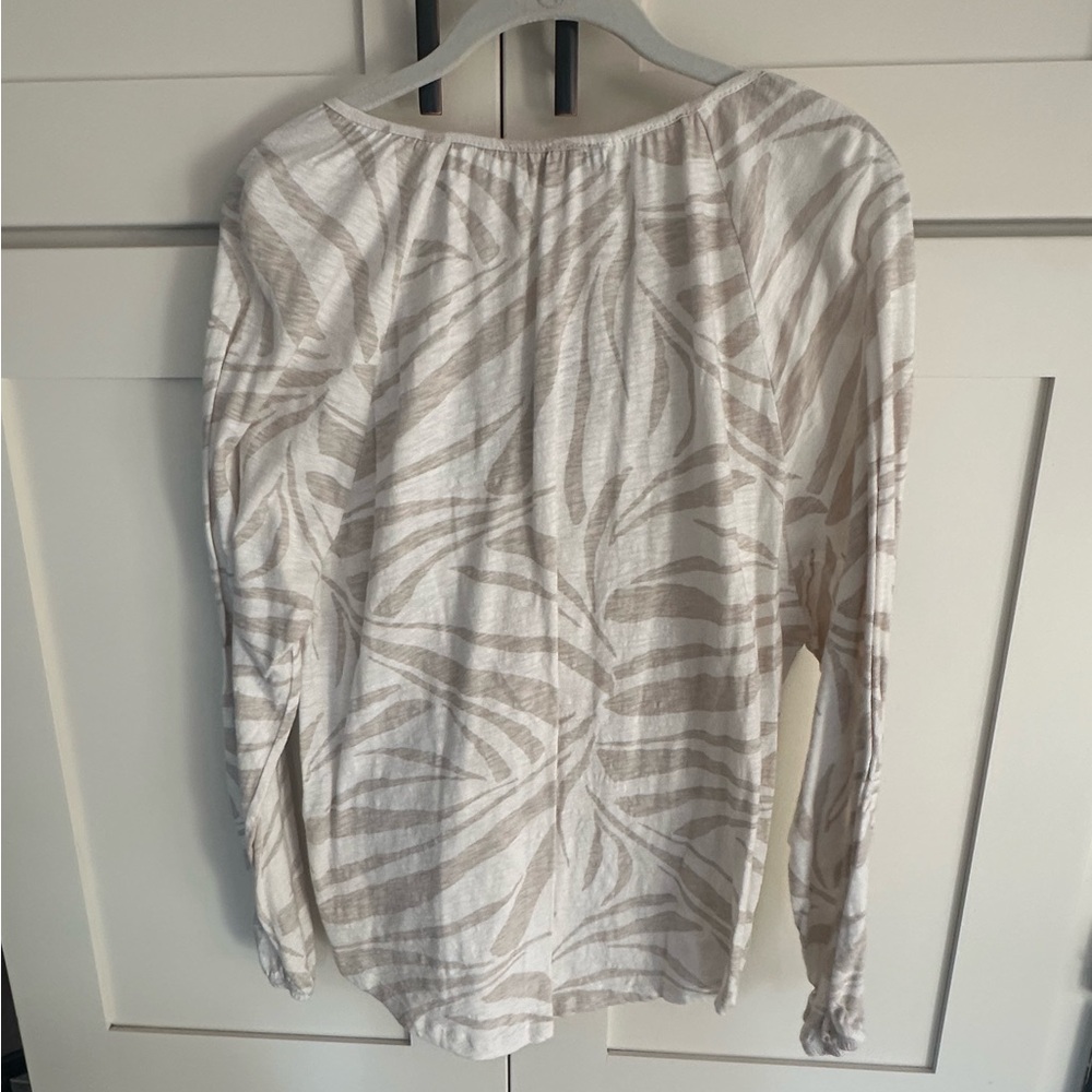 Z Supply V Neck Tie Blouse - Picture 3 of 8